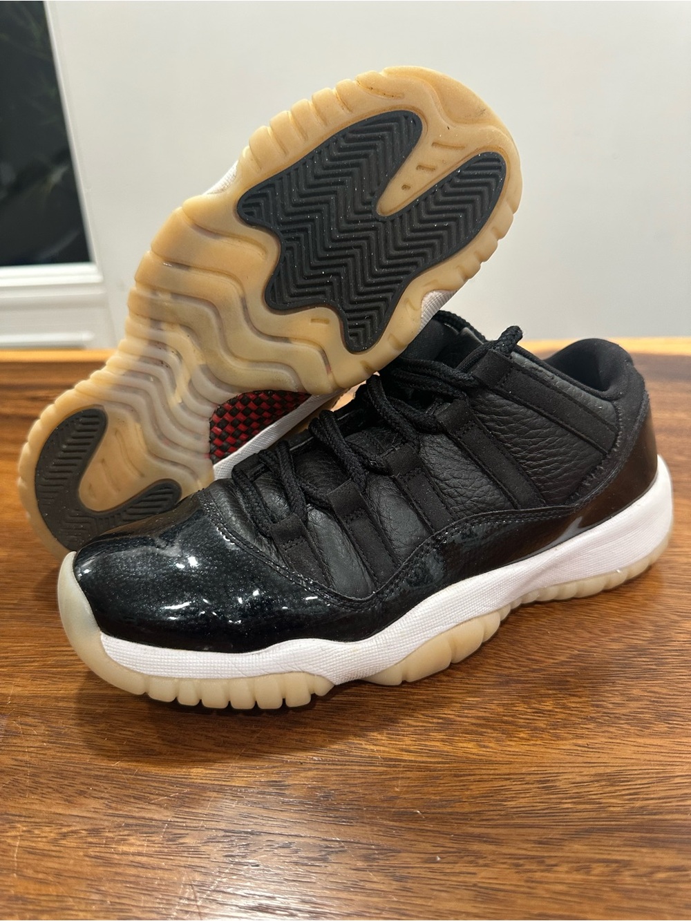 Nike Air Jordan 11 Retro Low 72-10 Boys Size 7Y Athletic Leather Shoes Sneakers